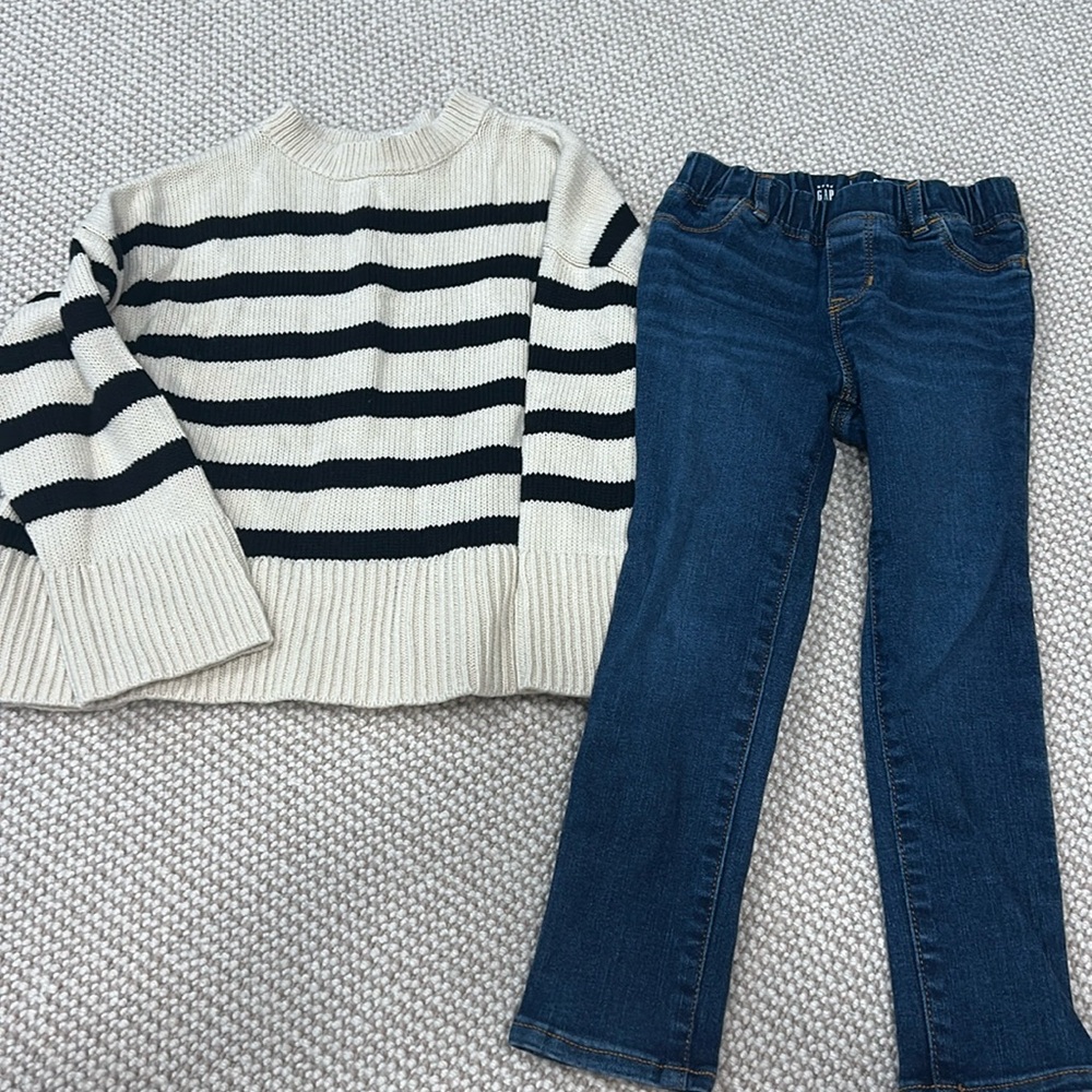 Gap Girls Bundle Jeans/Leggings and Sweater Size 5 S